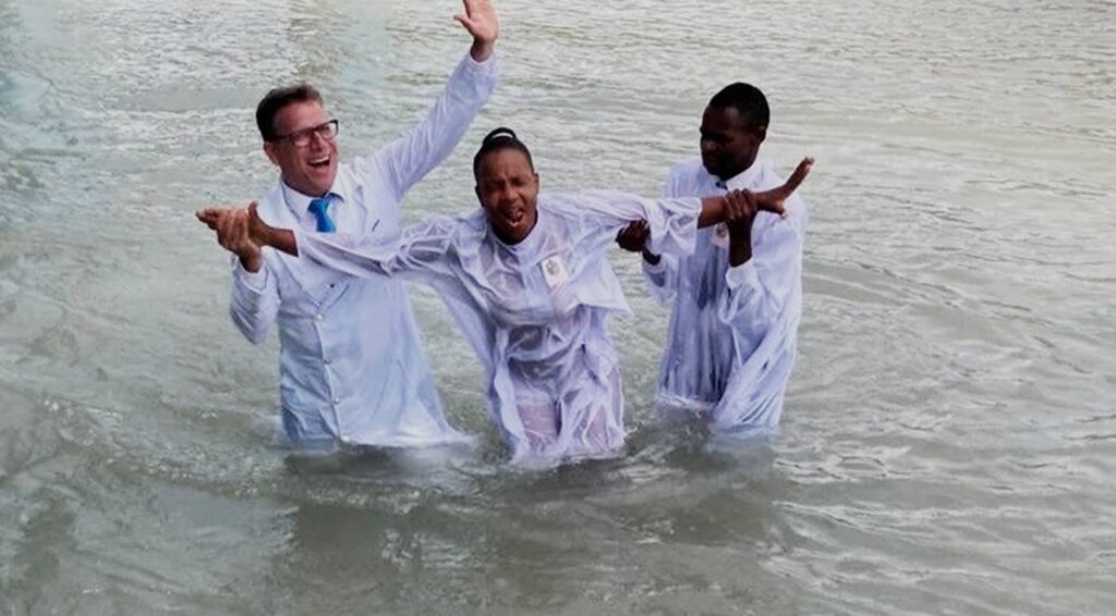 bautismos-en-haiti-misioneros
