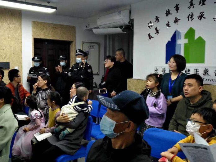 El allanamiento en reunión de Iglesia Xuncheng. Créditos: Persecution.org