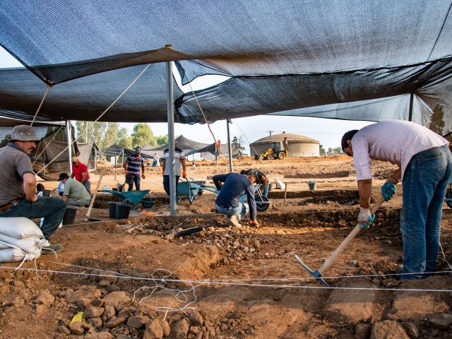 Equipo-excavacion-arqueologica-Ramat-Hasharon