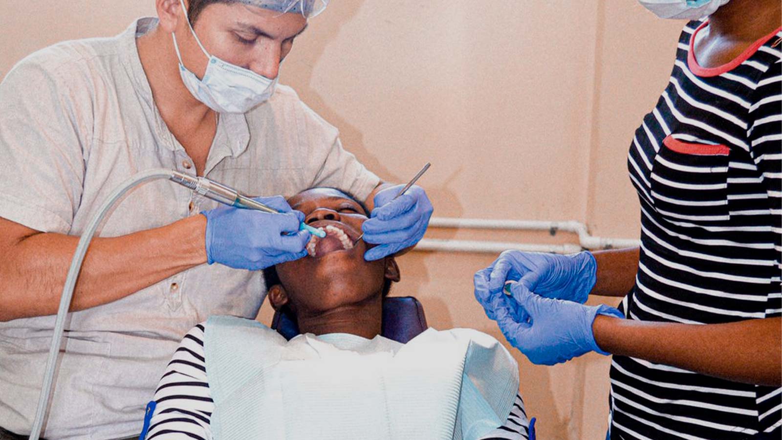 primera-persona-odontologia-cordoba
