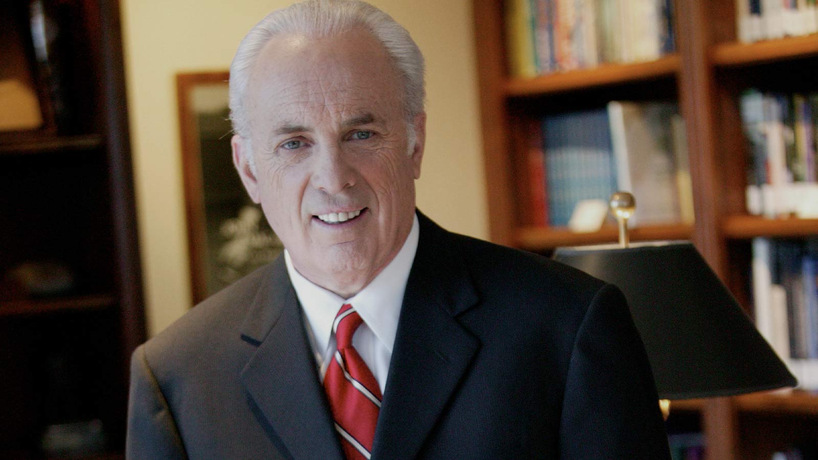john-macarthur-abrirá-dos-escuelas-ante-la-amenaza-lgtb-en-el-sistema-estudiantil