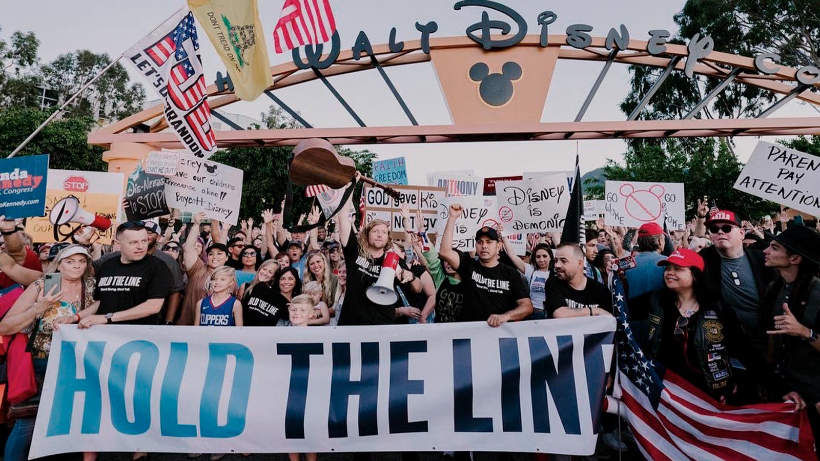 sean-feuch-protesta-disney