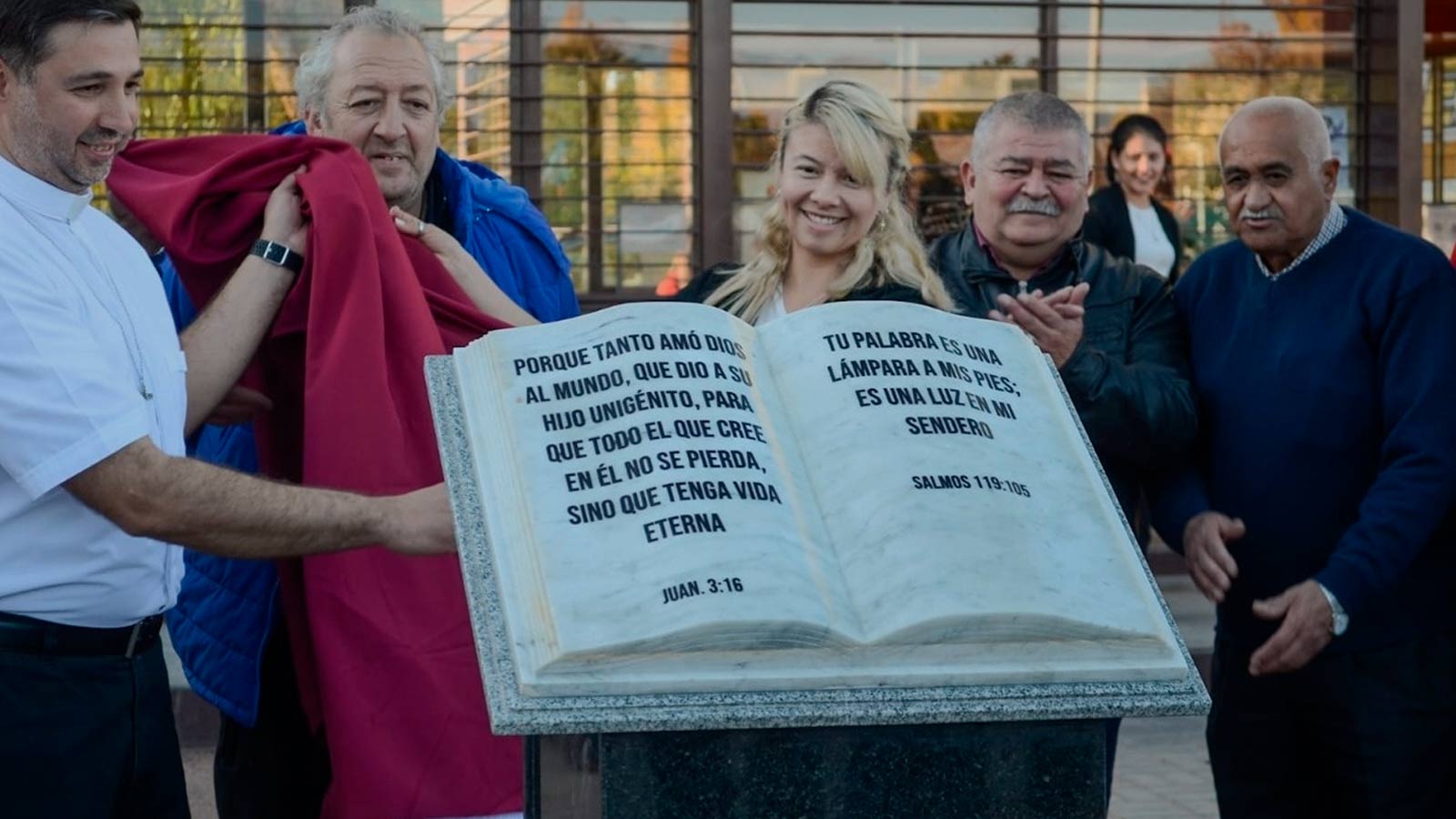 nuevo monumento Biblia Argentina