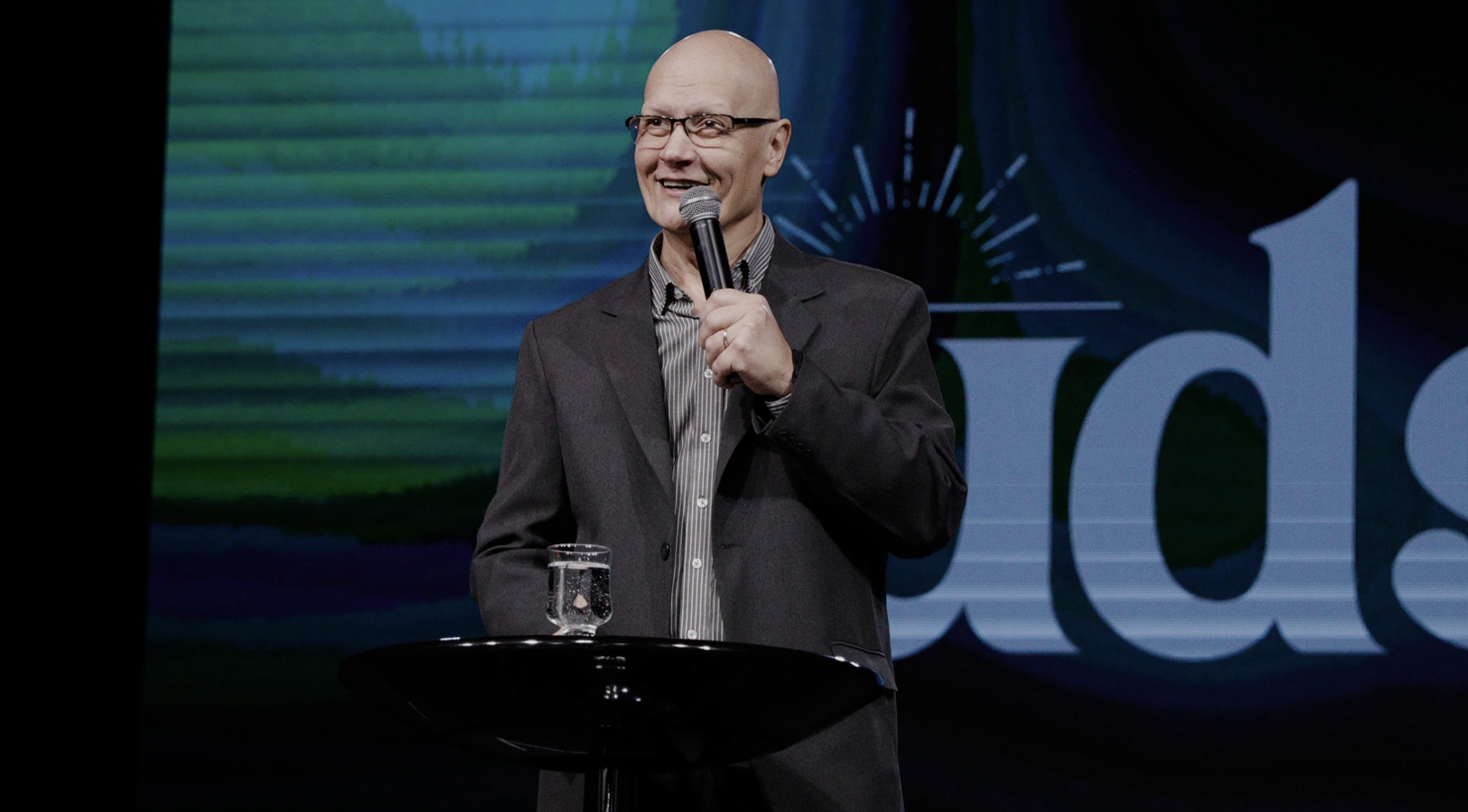 pastor-recibe-milagro-y-es-sanado-de-cancer
