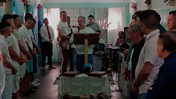 Evangelizar en carceles