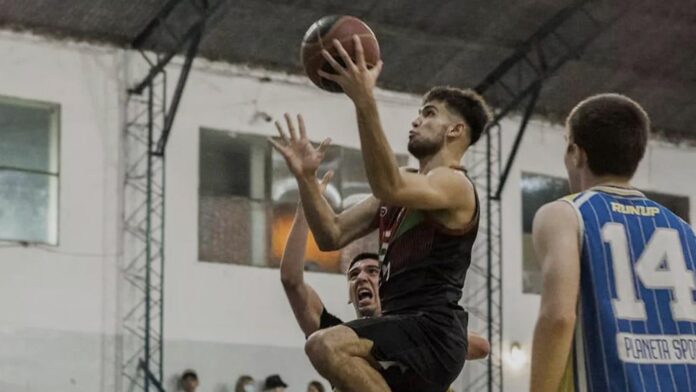 Basquetbolista cristiano Emiliano Sombra