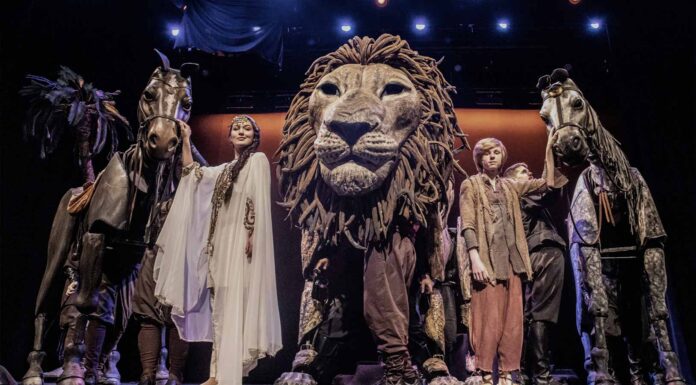 Realizan obra de teatro de El caballo y Su niño
