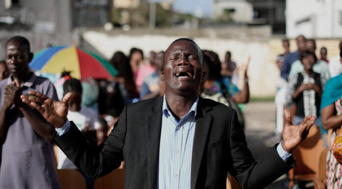 LIDER-KENIA-PERSIGUE-A-CRISTIANOS-SE-CONVIERTE