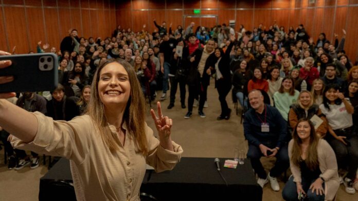 Marta-durán-y-fila-9-feria-del-libro