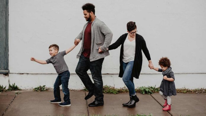 FAMILIAS QUE MULTIPLICAN LO ETERNO VIVEN EL VERDADERO EVANGELIO SIN SIMULACIÓN