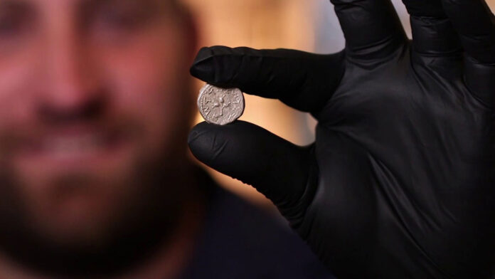 descubren moneda antigua
