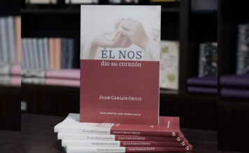 Él Nos Dio Su Corazón