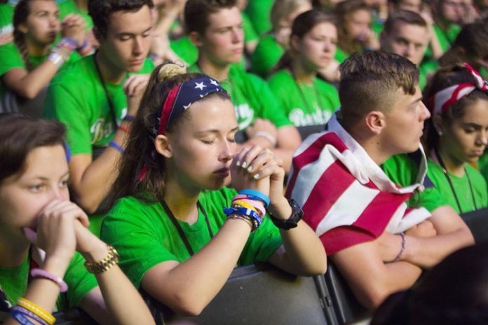 JOVENES CRISTIANOS EN IRLANDA