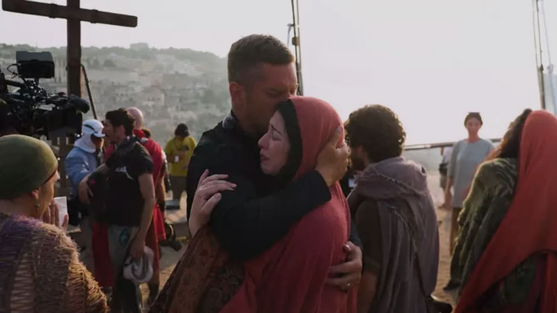 El elenco de The Chosen se conmueve hasta las lágrimas al grabar la escena  de la crucifixión en la temporada 6