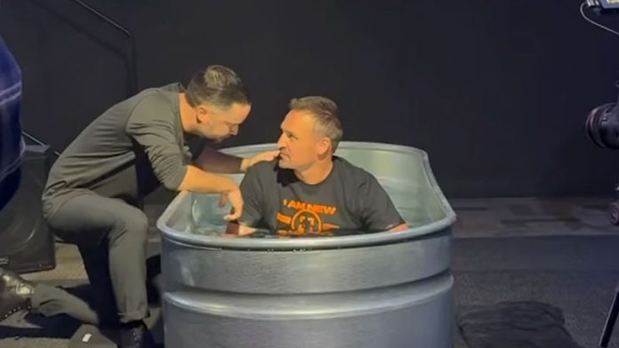 El medallista olímpico Ryan Lochte fue bautizado y declaró: “Nací de nuevo en Cristo”