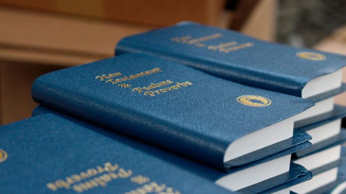 En Curitiba, Brasil se autorizó al inicio de la distribución del Nuevo Testamento en las escuelas municipales