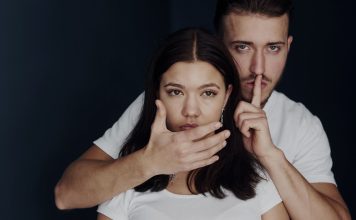 La mentira del secreto y la verdad del Evangelio guardar-silencios