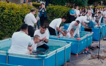 Más de 100 cadetes se bautizaron y entregaron su vida a Cristo en la escuela de policía