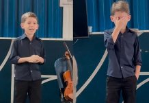 Entre lágrimas, niño agradece poder hablar de Dios en su escuela cristiana en Brasil