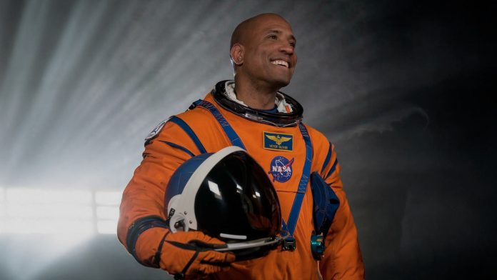 Victor-Glover-piloto