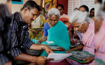 Misioneros usan la Biblia para alfabetizar en India y cientos entregan su vida a Cristo