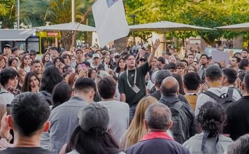 Evangelismo urbano en Chile: cientos de jóvenes proclaman a Jesús en el corazón de Santiago