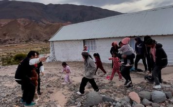 El Evangelio de manos sucias: Una familia evangeliza en las aldeas más remotas de Salta cenas-de-amor-salta