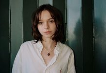 Emma Myers, estrella de Merlina, cuenta cómo Dios transformó su vida en su momento más oscuro