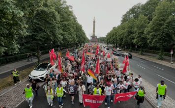 Miles de cristianos marcharon por Berlín para proclamar a Jesús y orar por Alemania