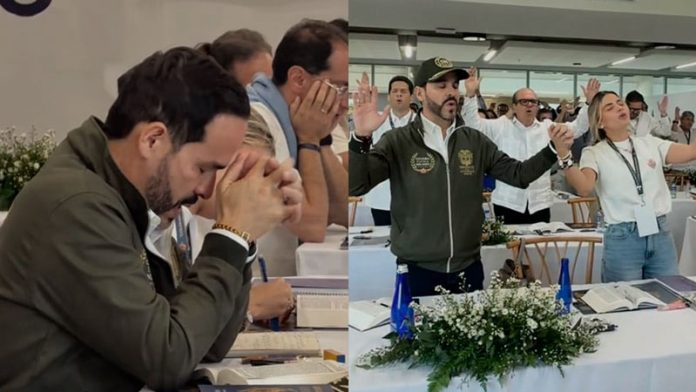 El Presidente de Colombia pone a Dios primero y regala Biblias a sus ministros antes de asumir el poder