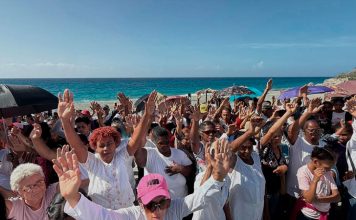 Más de 300 personas fueron bautizadas públicamente en Cuba en medio de la persecución cristiana