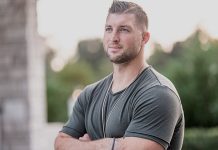 Tim Tebow cuenta cómo su salida de la NFL sacudió su identidad y fortaleció su fe en Cristo